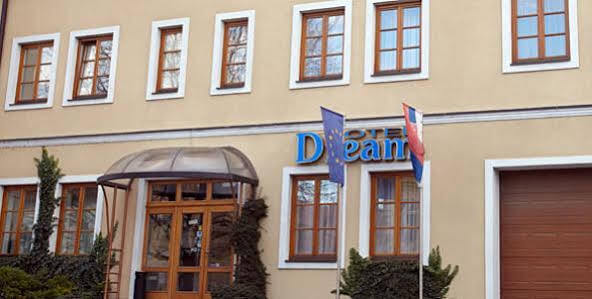 Hotel Dream Trnava Extérieur photo